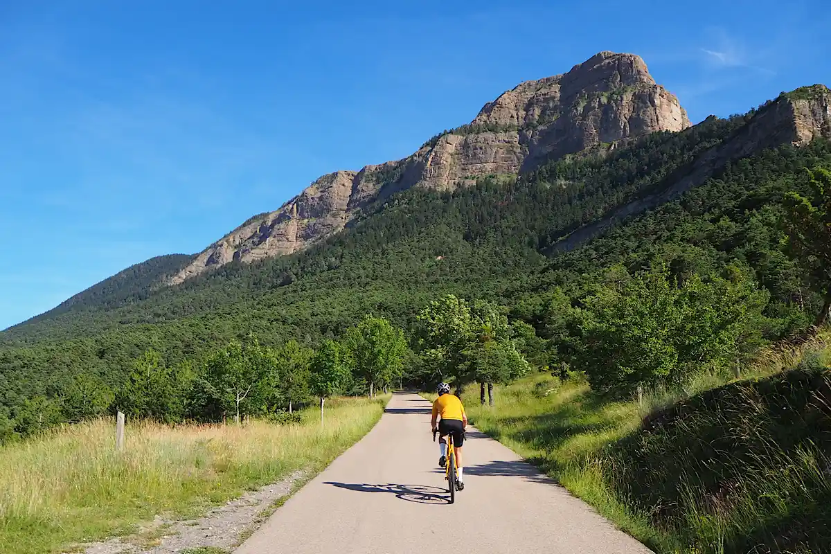 Guía actualizada 2025: normas de tráfico para ciclistas en España 🚴‍♂